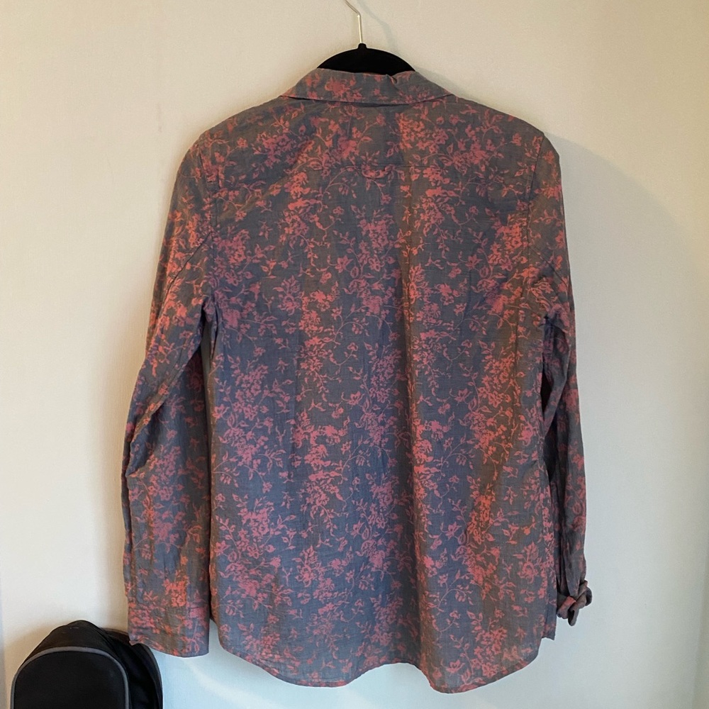 Gap White And Blue/Gray Button Down - image 4